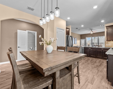 910 Black Hawk Drive - Photo Thumbnail 5