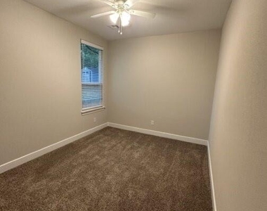 914 W Baker Street - Photo Thumbnail 7