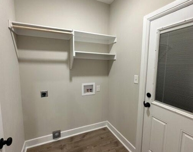 914 W Baker Street - Photo Thumbnail 11