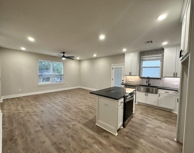 914 W Baker Street - Photo Thumbnail 1