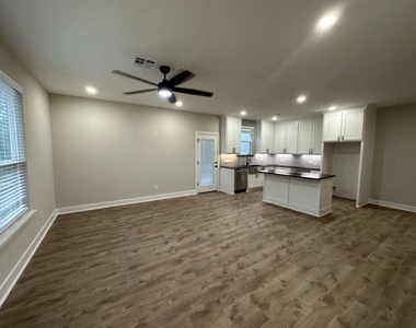 914 W Baker Street - Photo Thumbnail 2