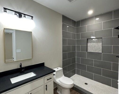 914 W Baker Street - Photo Thumbnail 10