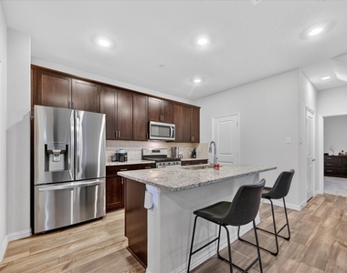120 Monarch Way - Photo Thumbnail 8