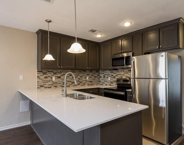 1317 Annex Avenue - Photo Thumbnail 4