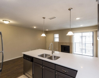 1317 Annex Avenue - Photo Thumbnail 5