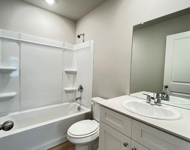 5557 Rollins Drive - Photo Thumbnail 18