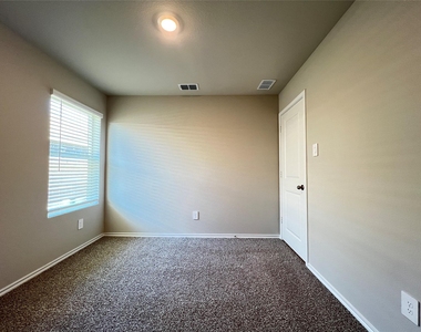 5557 Rollins Drive - Photo Thumbnail 14