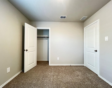 5557 Rollins Drive - Photo Thumbnail 12
