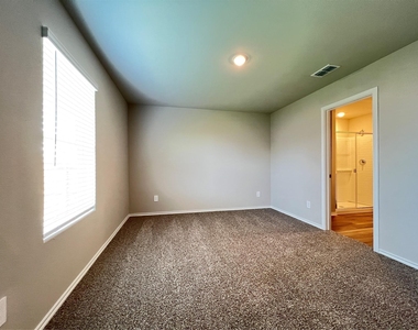 5557 Rollins Drive - Photo Thumbnail 7