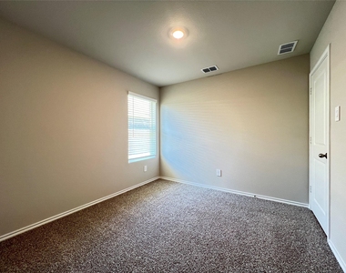 5557 Rollins Drive - Photo Thumbnail 13