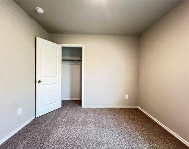 5557 Rollins Drive - Photo Thumbnail 15