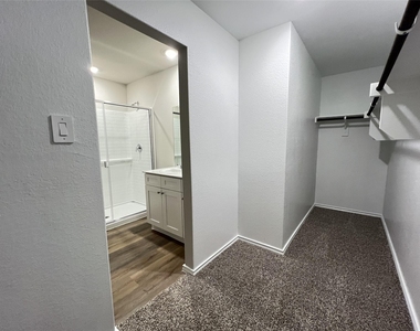 5557 Rollins Drive - Photo Thumbnail 10