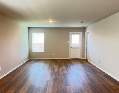 5557 Rollins Drive - Photo Thumbnail 4