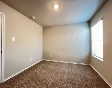 5557 Rollins Drive - Photo Thumbnail 11