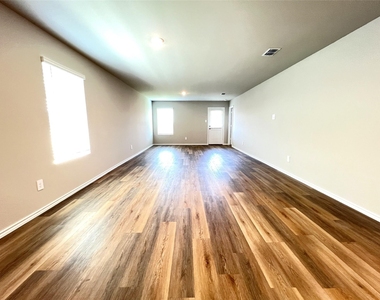 5557 Rollins Drive - Photo Thumbnail 3