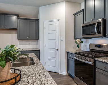 6409 Windsor Lane - Photo Thumbnail 13