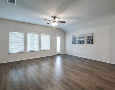 6409 Windsor Lane - Photo Thumbnail 4