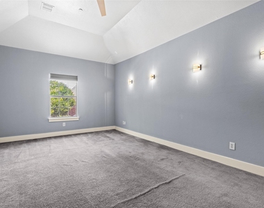 1136 Pedernales Trail - Photo Thumbnail 19