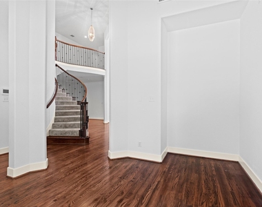 1136 Pedernales Trail - Photo Thumbnail 11