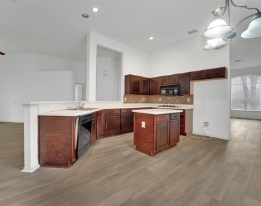5106 Petersburg Drive - Photo Thumbnail 6