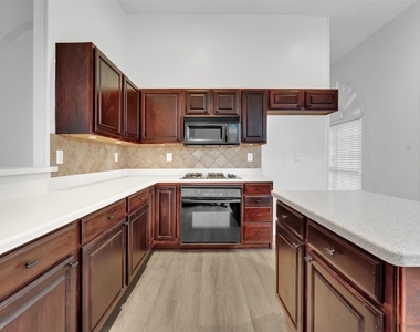 5106 Petersburg Drive - Photo Thumbnail 5