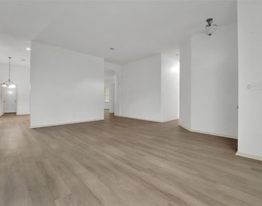 5106 Petersburg Drive - Photo Thumbnail 2