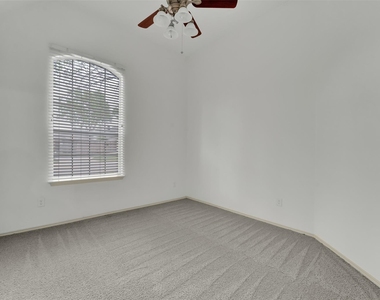 5106 Petersburg Drive - Photo Thumbnail 13