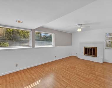 1220 Farnham Court E - Photo Thumbnail 7