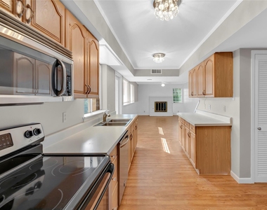 1220 Farnham Court E - Photo Thumbnail 11