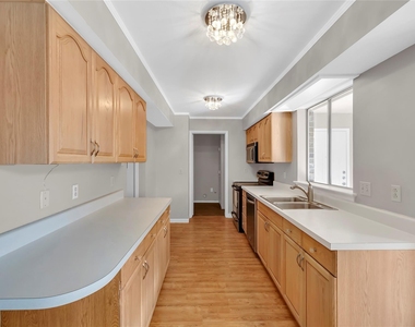 1220 Farnham Court E - Photo Thumbnail 10