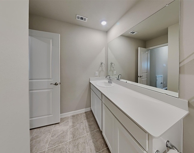 5533 Baker Creek Road - Photo Thumbnail 10