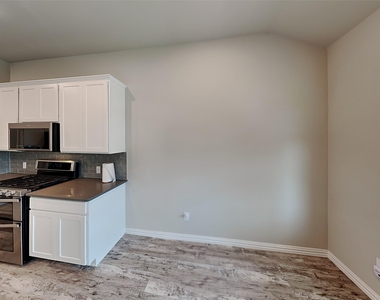 5533 Baker Creek Road - Photo Thumbnail 4