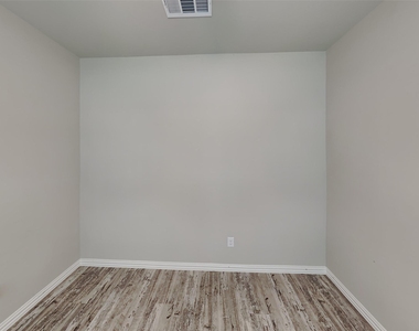 5533 Baker Creek Road - Photo Thumbnail 12