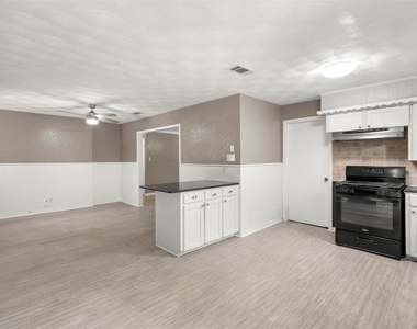 412 E Ross Street - Photo Thumbnail 13