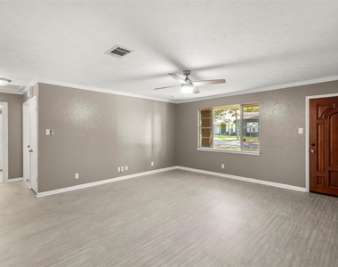 412 E Ross Street - Photo Thumbnail 6