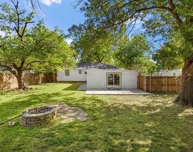 412 E Ross Street - Photo Thumbnail 4
