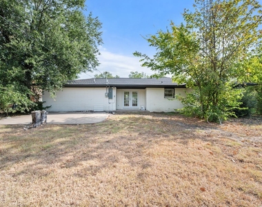 2922 College Circle - Photo Thumbnail 25