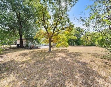 2922 College Circle - Photo Thumbnail 27