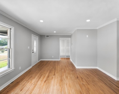 2922 College Circle - Photo Thumbnail 14