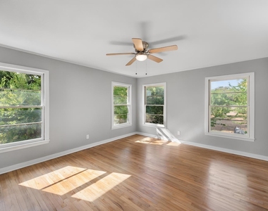 2922 College Circle - Photo Thumbnail 19