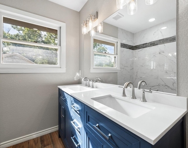 2922 College Circle - Photo Thumbnail 17