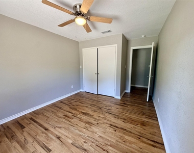 2922 College Circle - Photo Thumbnail 1