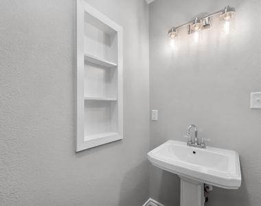 2922 College Circle - Photo Thumbnail 20