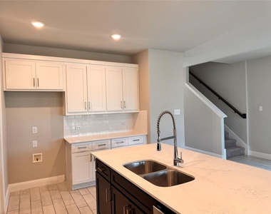 804 Sicily Boulevard - Photo Thumbnail 16