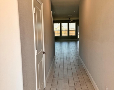 804 Sicily Boulevard - Photo Thumbnail 3