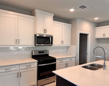 804 Sicily Boulevard - Photo Thumbnail 12