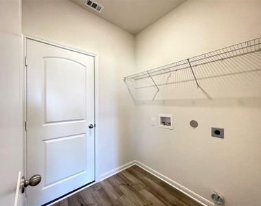 623 Aqueduct Drive - Photo Thumbnail 3