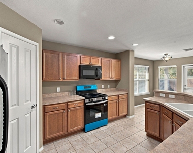 4521 Sheldon Trail - Photo Thumbnail 13