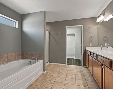 4521 Sheldon Trail - Photo Thumbnail 16