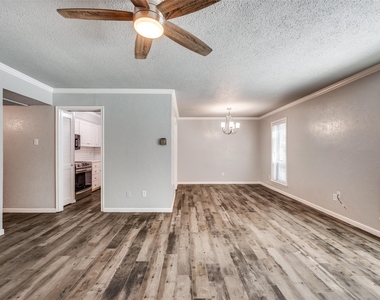 5053 Les Chateaux Drive - Photo Thumbnail 2